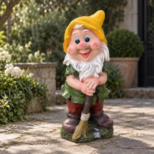 Traditioneller Gartenzwerg mit Besen