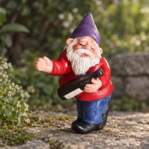 Mini-Gartenzwerg mit Bierflasche