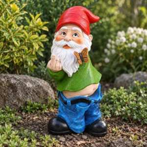 Gartenzwerg mit nacktem Po und Mittelfinger